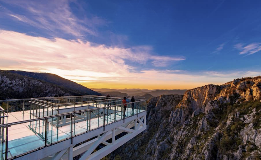Rehberli Turlar ve Gezi Rotaları: Şehirleri Keşfetmenin En İyi Yolları