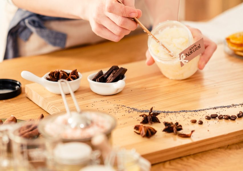 Saç Bakımı: Evde Yapılabilecek Saç Maskeleri ve Besleyici Bakımlar