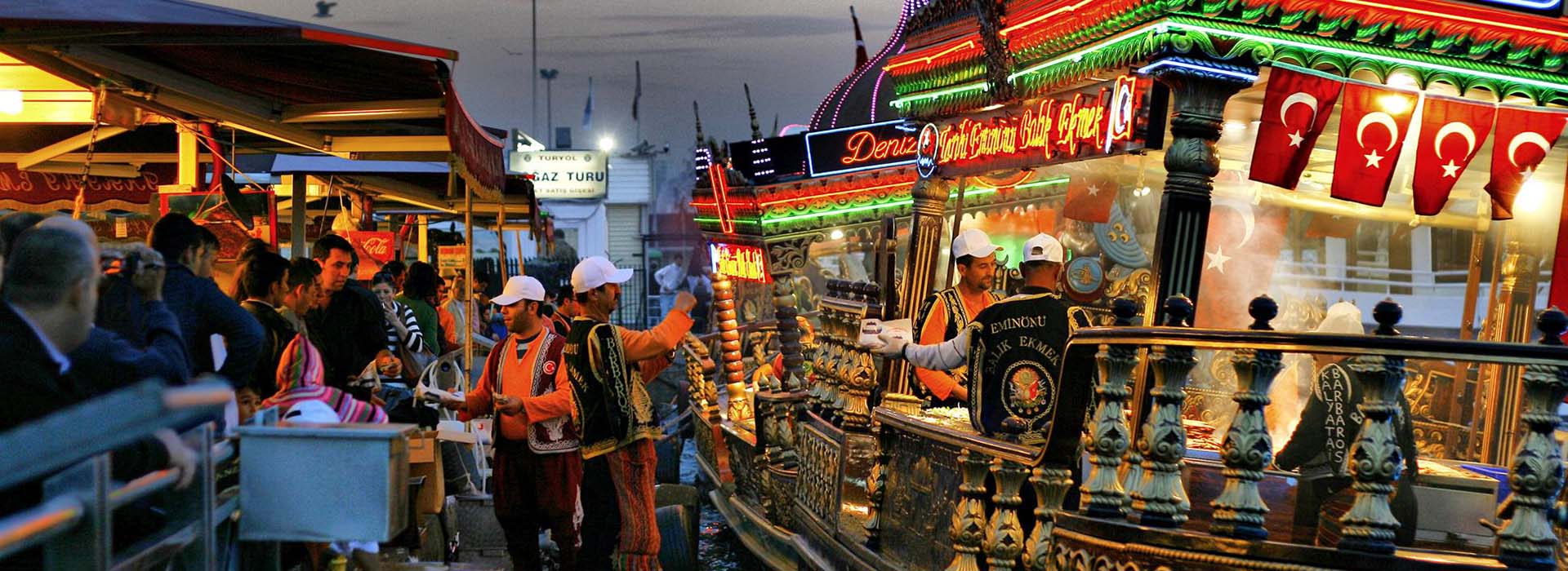 Yerel Pazarlar ve Sokak Lezzetleri: Yöresel Tatların Keşfi