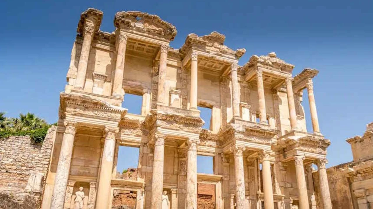  Arkeolojik Alanlar ve Antik Kentler: Geçmişin Sırlarını Keşfetme