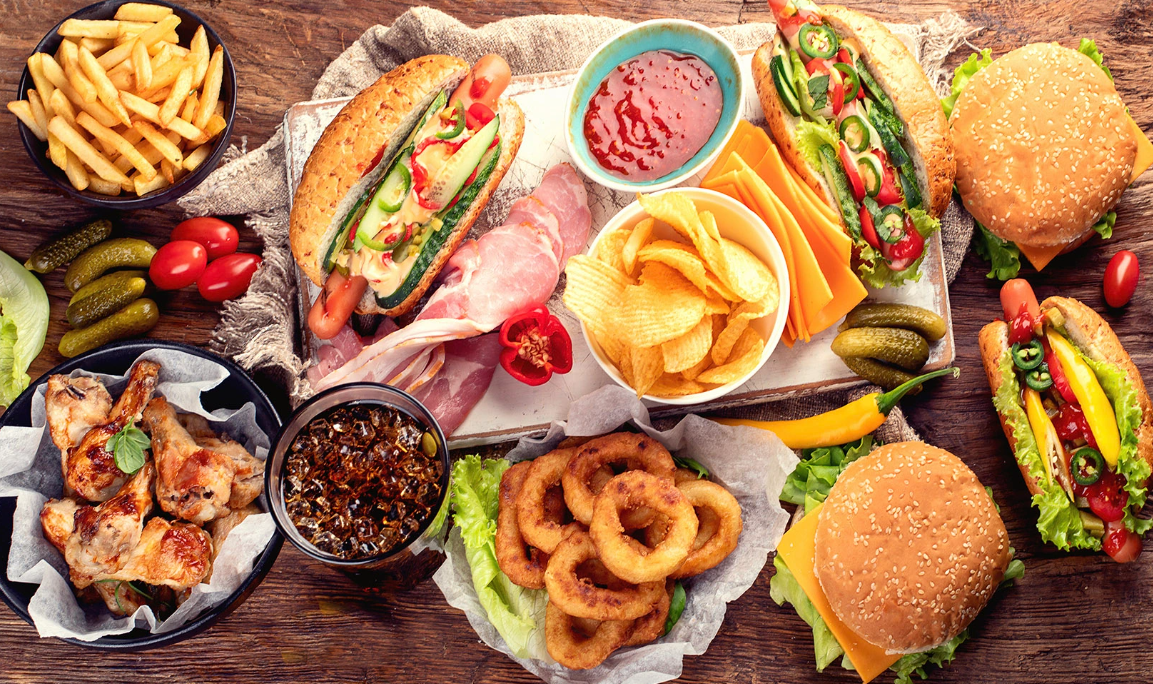 Sokak Lezzetleri ve Fast Food: Dünya Çapında Popüler Sokak Yiyecekleri ve Fast Food Tarifleri