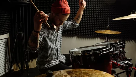 Müzik ve Ritim: Enstrüman Çalma, Müzik Üretimi ve Müzikal Keşifler