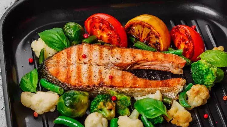 Izgara ve Fırınlama: Et, Balık ve Sebzelerin Lezzetli Bir Şekilde Pişirilmesi