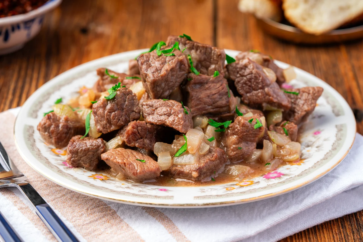 Soteleme ve Kavurma: Sebzelerin ve Etlerin Lezzetli Bir Şekilde Pişirilmesi