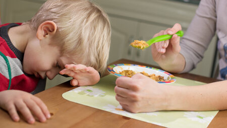 İştahsız Çocuğa Nasıl Yemek Yedirilir