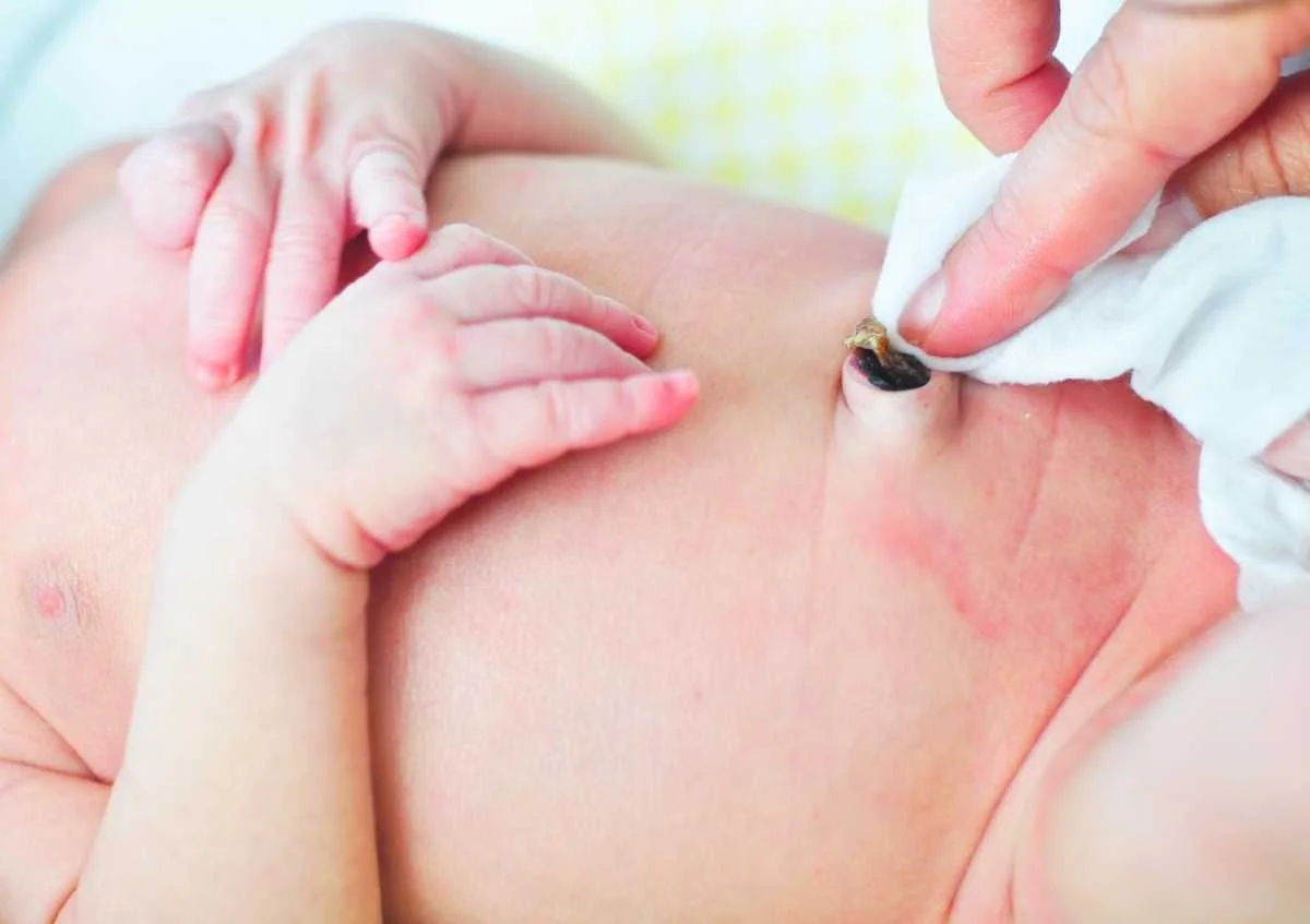 Yeni Doğan Bebeğinize Göbek Bağı Bakımı Nasıl Yapılır?