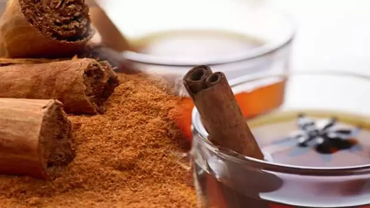 Tarçınlı Su Zayıflatır mı ve Faydaları Nelerdir?