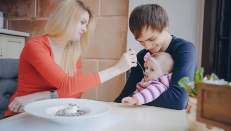 Yemeyi İstemeyen Bebeği Zorlamak Doğru mudur?