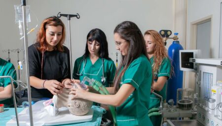 Anestezi Teknikeri Nasıl Olunur, Ne İş Yapar, Ne Kadar Maaş Alır?